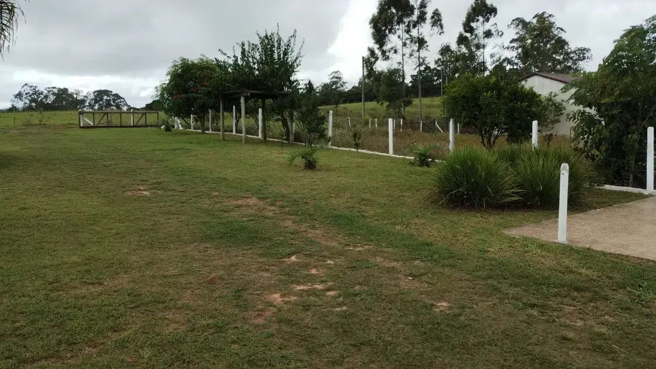 Velleda oferece excelente sítio todo cercado com casa e quiosque em Aguas Claras! - Foto 10