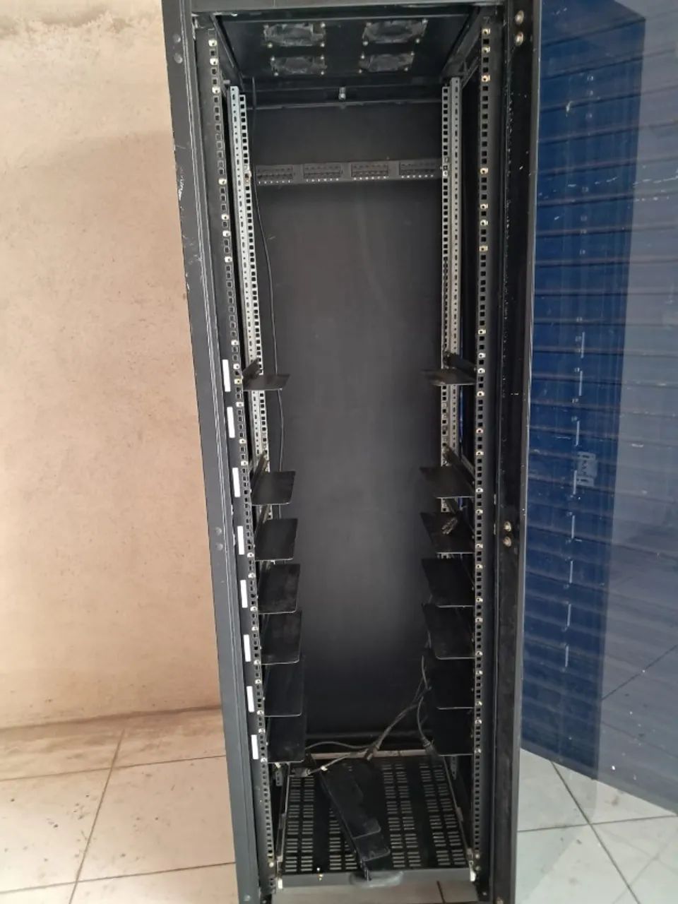 RACK DE PISO FECHADO :  COMPLETO COM COOLER E PATCH PANEL - Foto 3