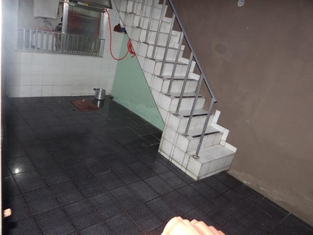Casa com 2 moradias, 4 vagas e 1 salão de festas no Bairro Castrioto - Foto 12