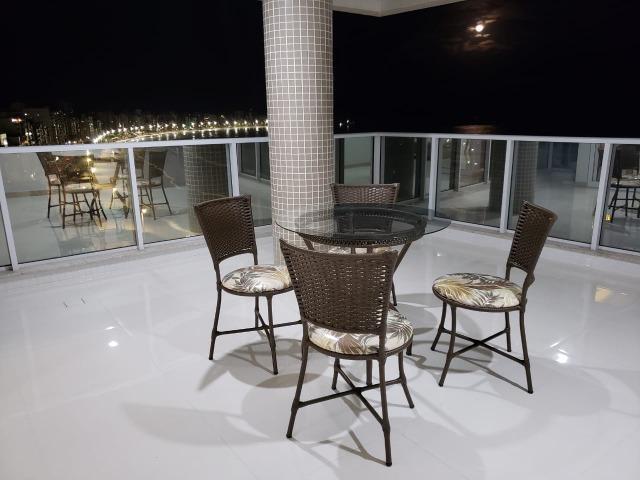 Apto de luxo, 3 suítes, 2 vagas de garagem de frente à praia - Foto 8