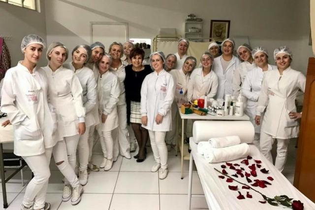 Curso de ESTÉTICA ,Drenagem Linfática,lipo modeladora e Estética facial