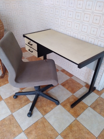Mesa Escritório c Cadeira Giratória