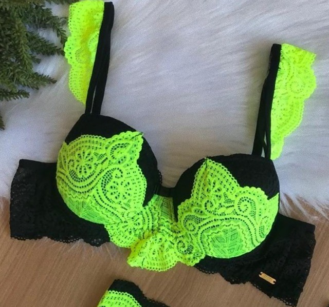 Conjunto de lingerie Sutiã com bojo e Calcinha de renda Bicolor Neon . - Foto 2