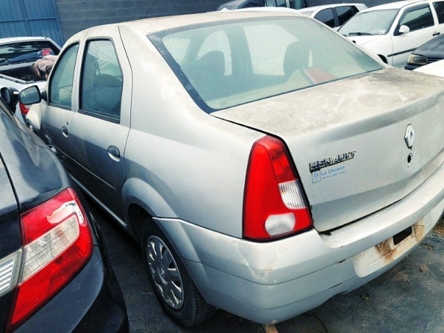 Sucata Renault Logan 2010 Prata Disponível Para Retirada de Peças. - Foto 2