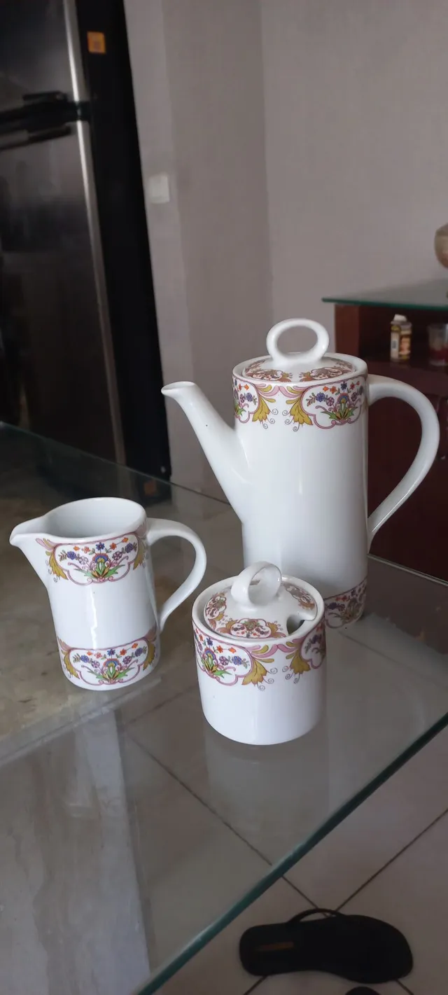 Jogo de 6 Xícaras de Café Reta 50 ml com Bule Chaleira Porcelana