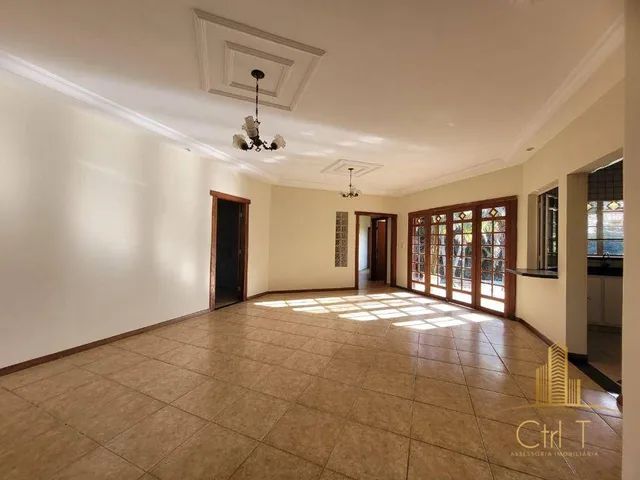 Casa com 3 dormitórios para alugar, 280 m² por R$ 6.850/ano - Chácaras Cataguá - Taubaté/S