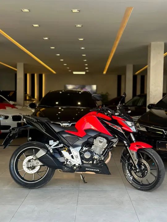 Honda Twister 300 - Vermelha - 2023 - 11.300km