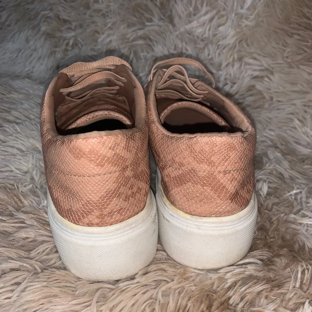 Tênis bege tamanho 37 - Foto 4