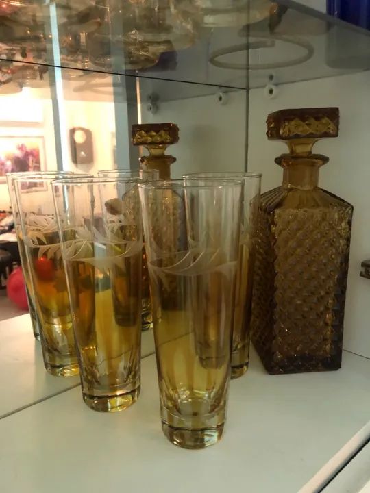 Conjunto de Cristal e Garrafa de Cristal de vidro com detalhes em dourado