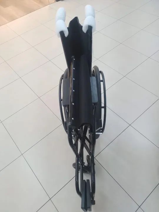 Cadeira de Rodas Simples Dobrável - Foto 4