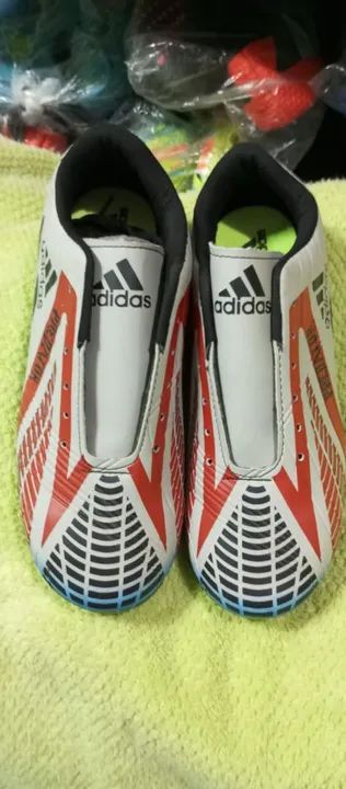 Chuteira Adidas NR 37 campo 70 reais