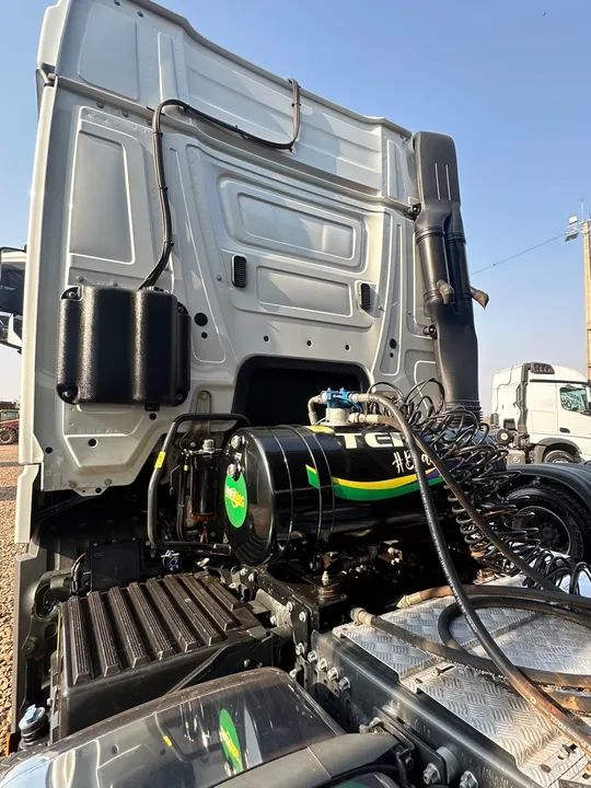 ACTROS 2651 6x4 ano 2022 com 67mil kms - Foto 5