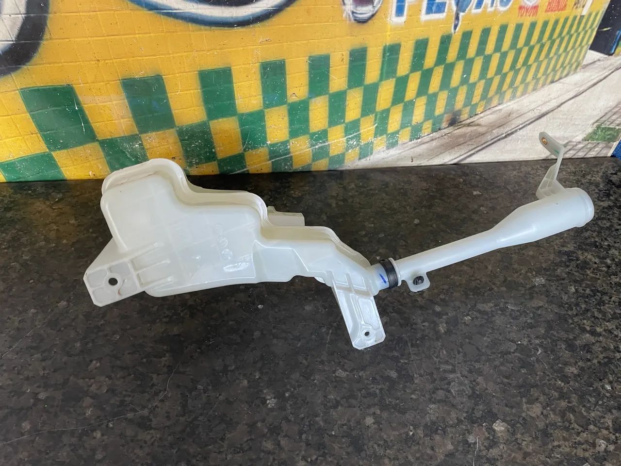 Reservatório de água limpador de pára-brisa GM tracker lt 2023 26312528 - Foto 4