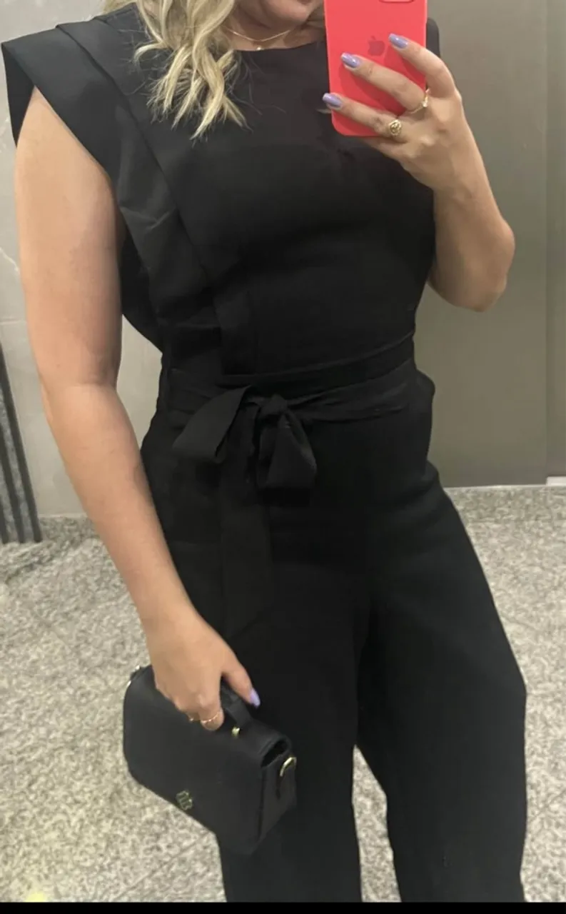 Macacão preto tamanho M