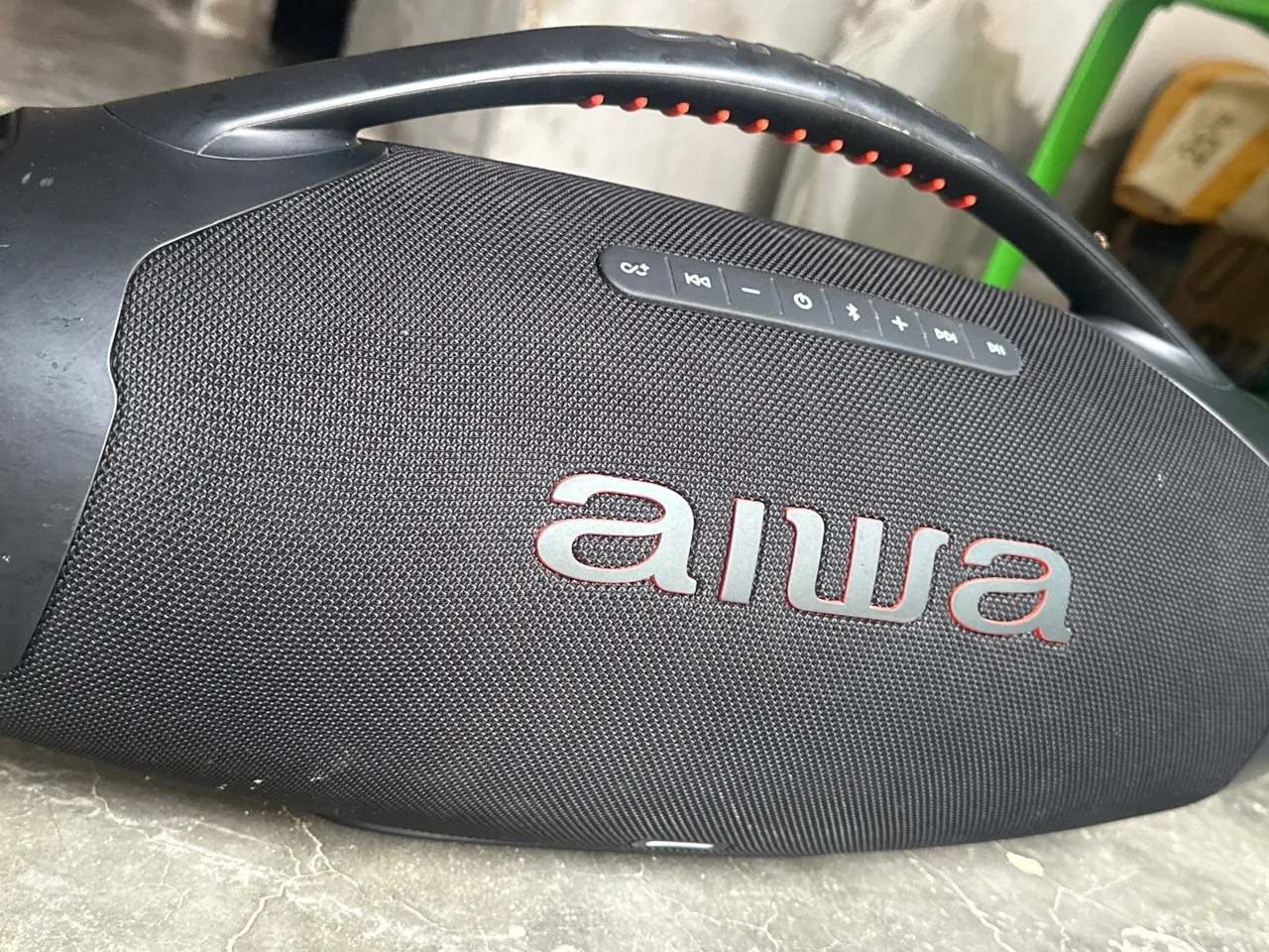 Caixa De Som Boombox Aiwa AWS-BBS-01B 200w IP66 30hs De Bateria Preto