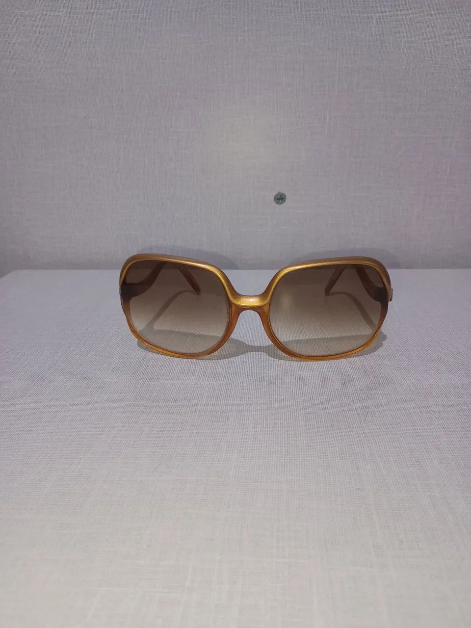 Óculos de sol vintage dourados