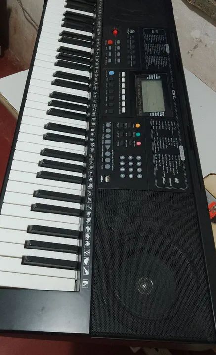 Teclado Musical com 61 Teclas - Ótimo estado!