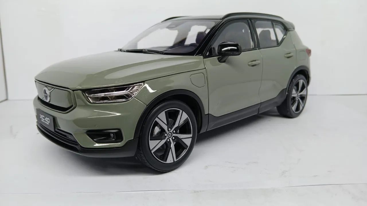 Miniatura Volvo XC40 1/18 - Hobbies e coleções - Vila Santa