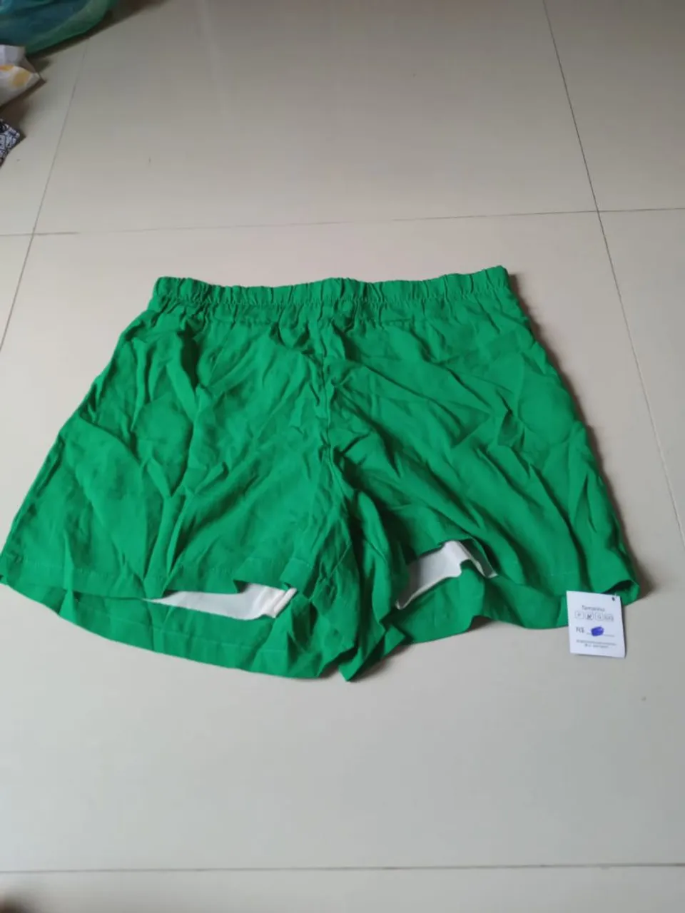 Shorts verde feminino