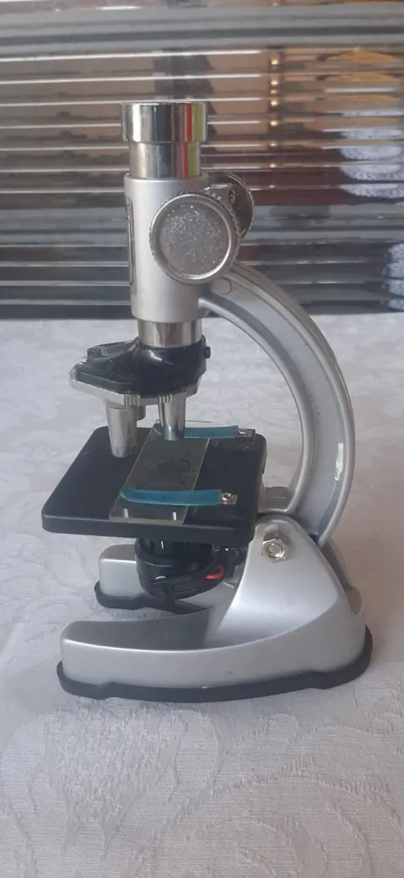 Microscópio de Laboratório