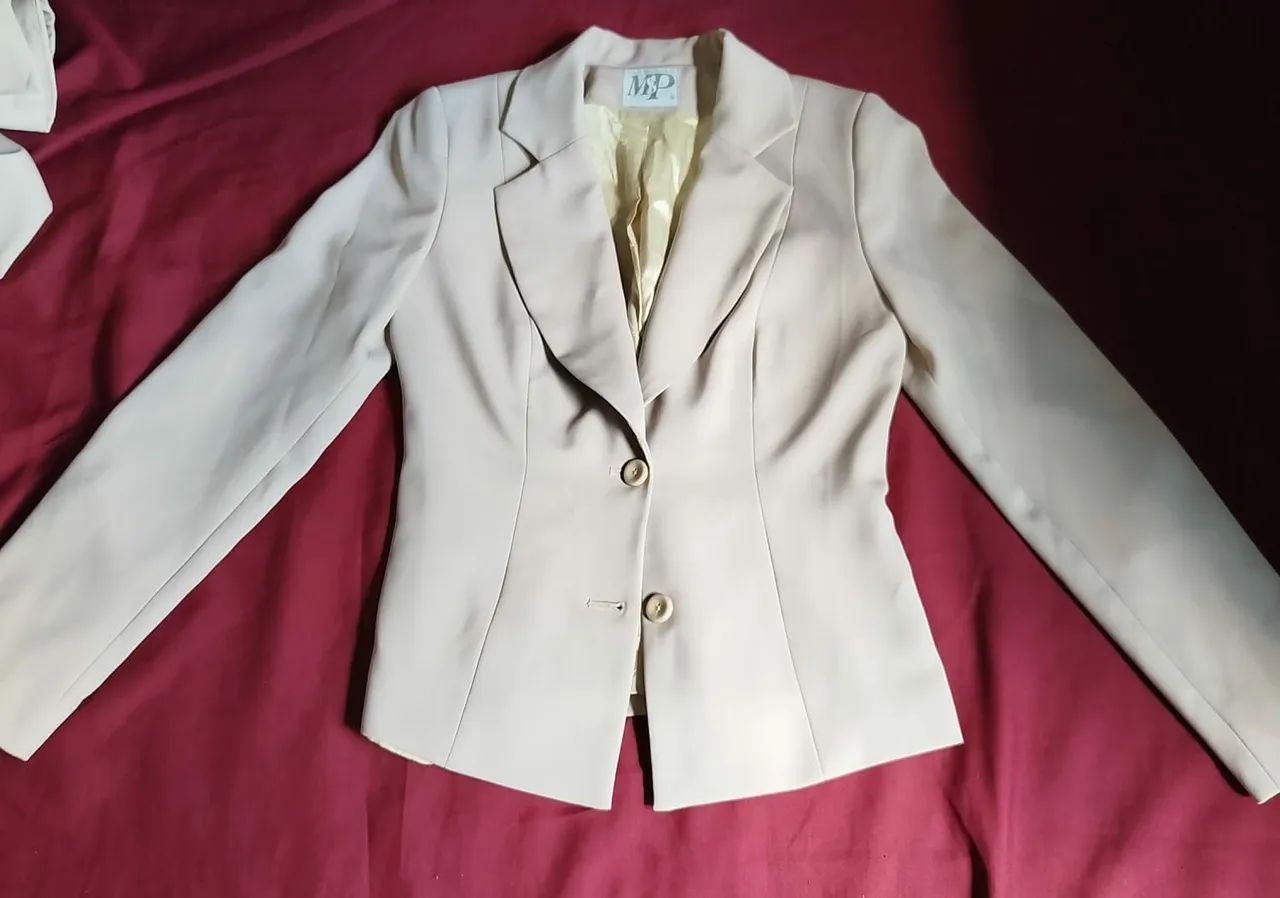 Conjunto Feminino Bege - Blazer, Calça e Blusa | Tamanho 38 | Usado uma vez - Foto 3