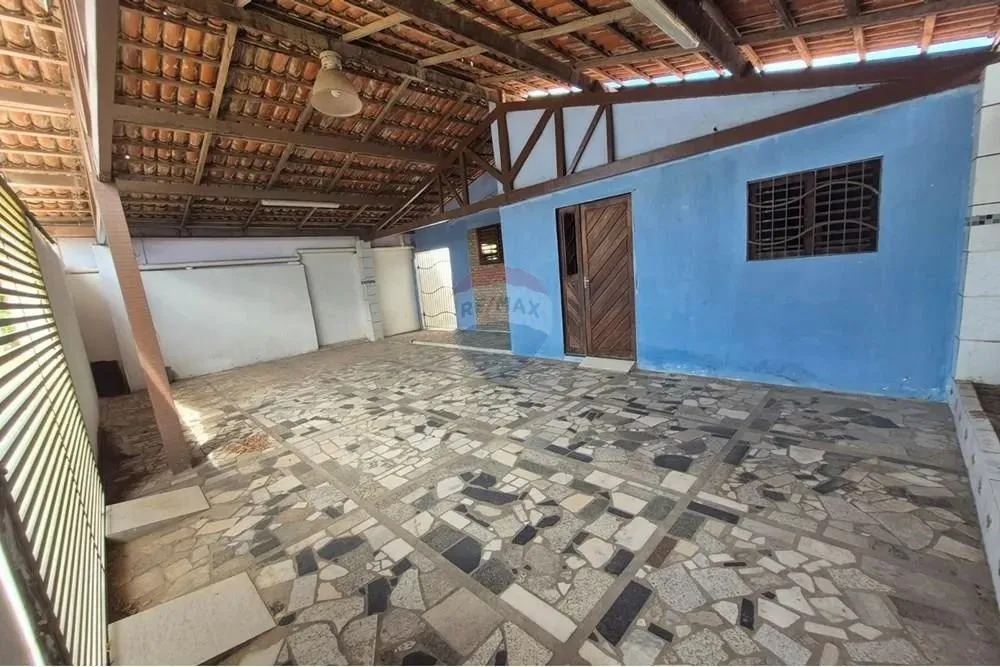 Casa a Venda - Com 10 cômodos sendo 03 quartos 01 suíte - Bairro Pajuçara - Conj. Parque d