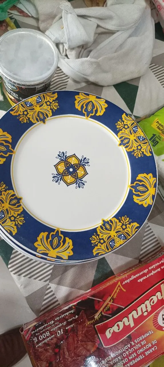 Jogo de Pratos de Cerâmica Portuguesa.