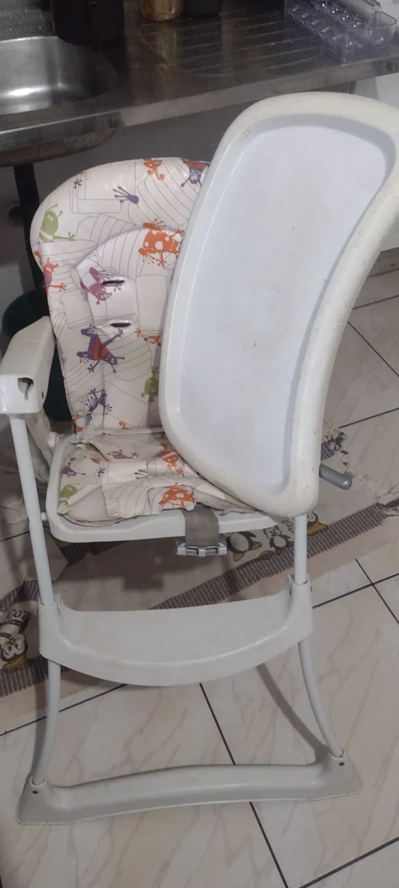 Cadeira de alimentação infantil