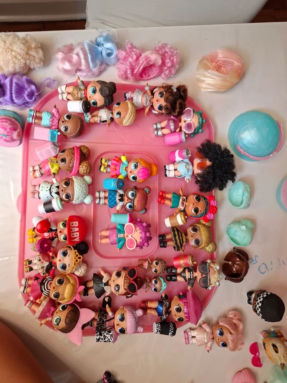 Boneca Olx lote 27 bonecas com mala. 