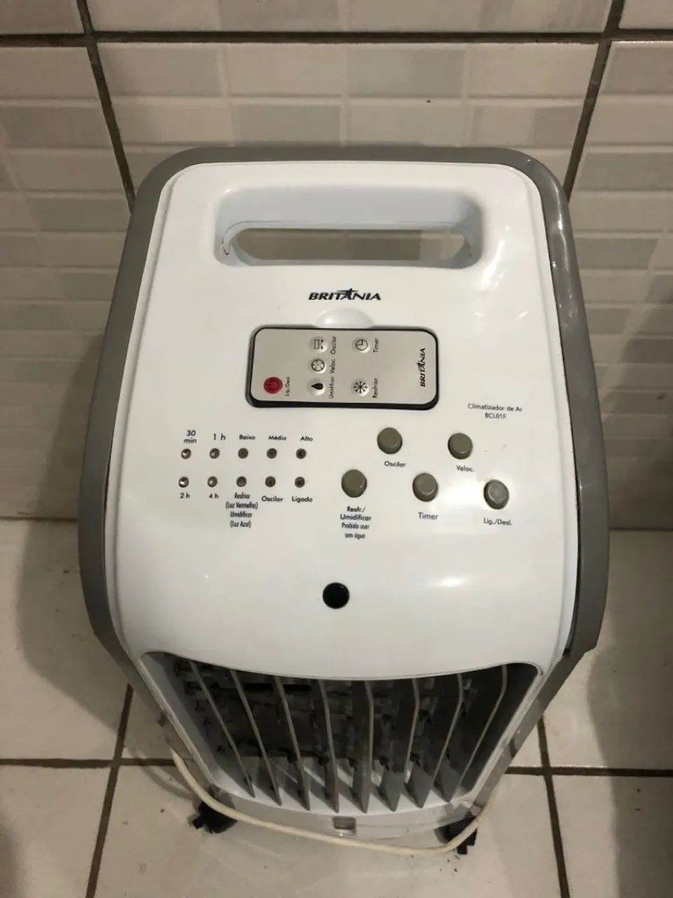 Climatizador de Ar Britânia BCL01F novinho com controle remoto 