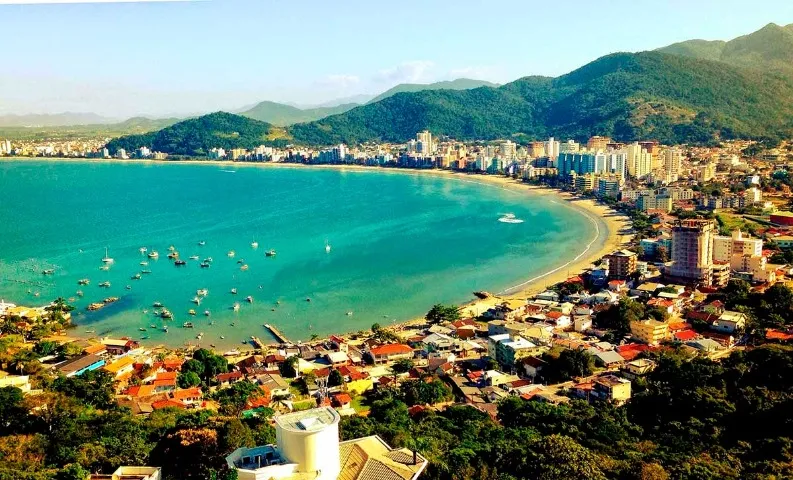 Linda cobertura - Vista espetacular - venha relaxar na melhor praia SC