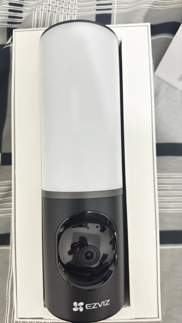 2 Smart câmera luminária panorâmica wifi com Alexa / Google EZVIZ Hikvision Lc3 - Foto 2