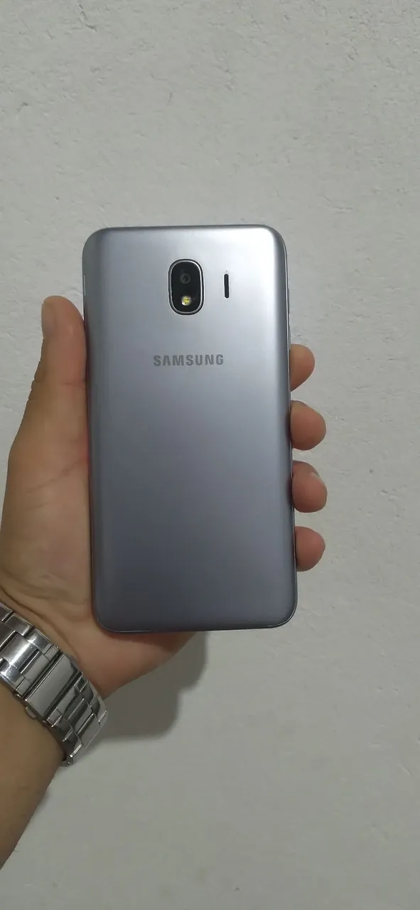 Samsung J4 Normal Bem conservado 32GB