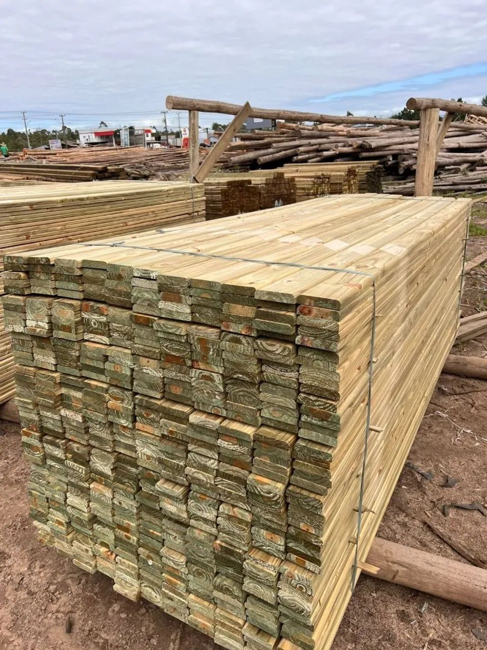 Construção de Deck de Madeira Tratada - Qualidade e Garantia<br> - Foto 3