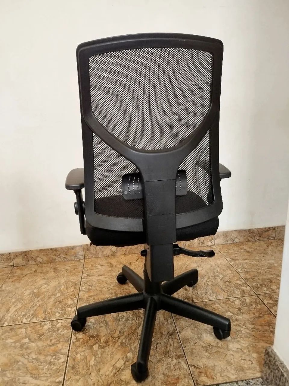 Cadeira Giratória Mesh Preta Cavalete - Foto 2