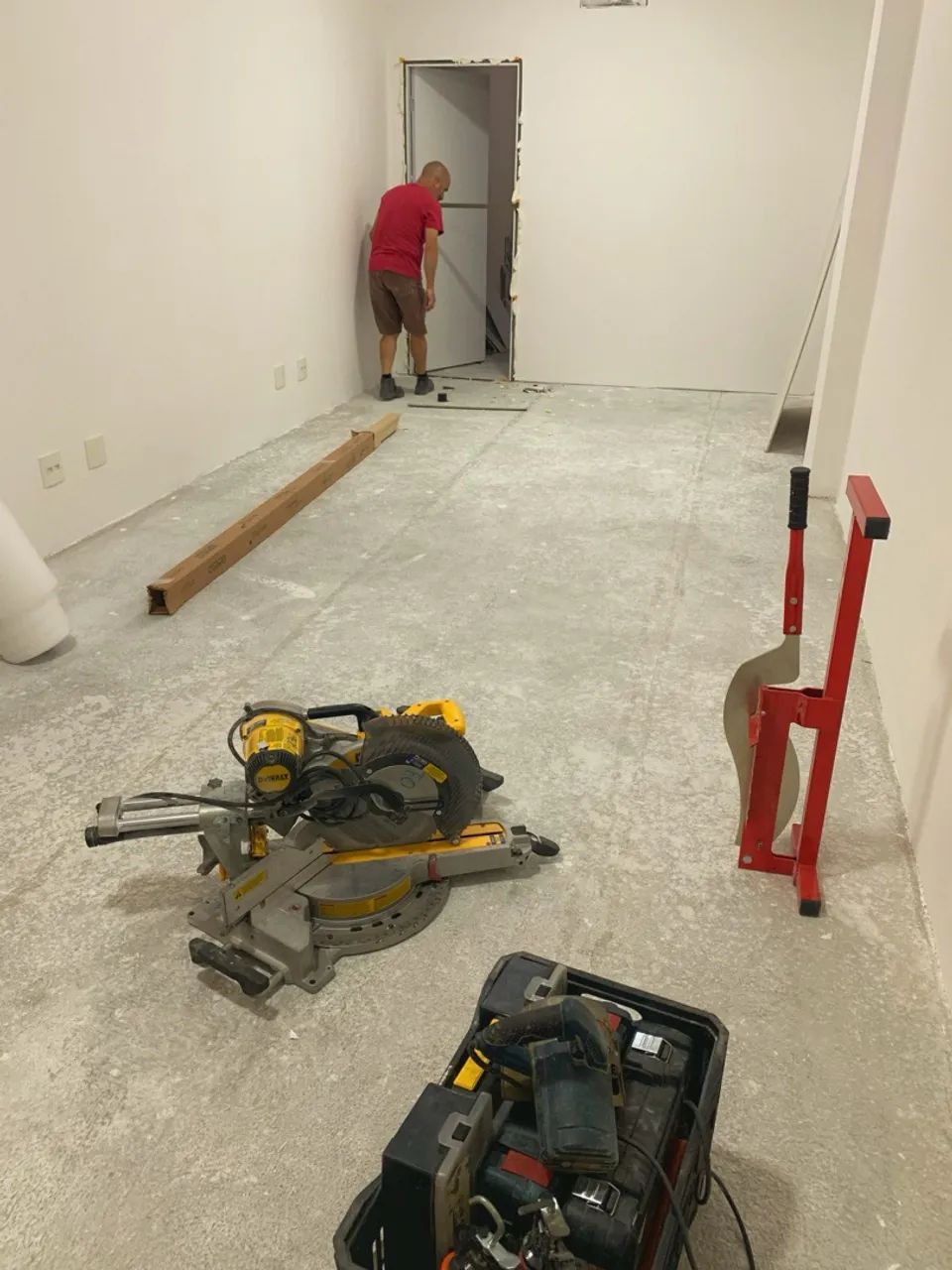 Instalação de Piso Laminado para Lojas e Salas Comerciais - Acabamento Profissional! - Foto 3