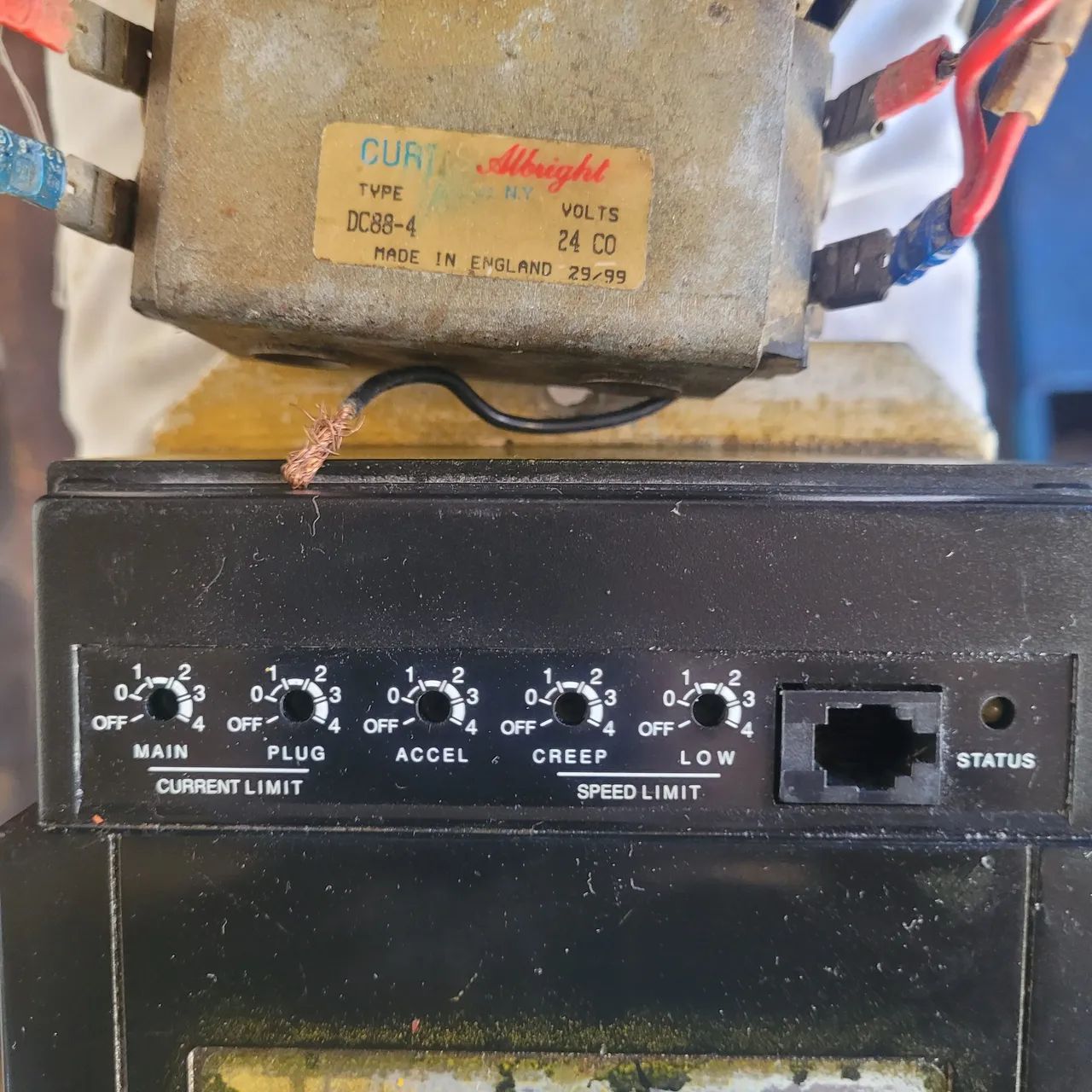 Controlador de Velocidade Curtis ,com contaquito e estalaçáo - Foto 3