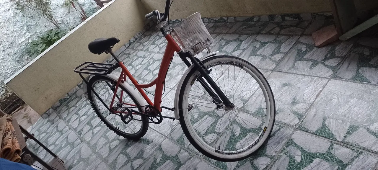 Bicicleta feminina laranja com Cesta 350