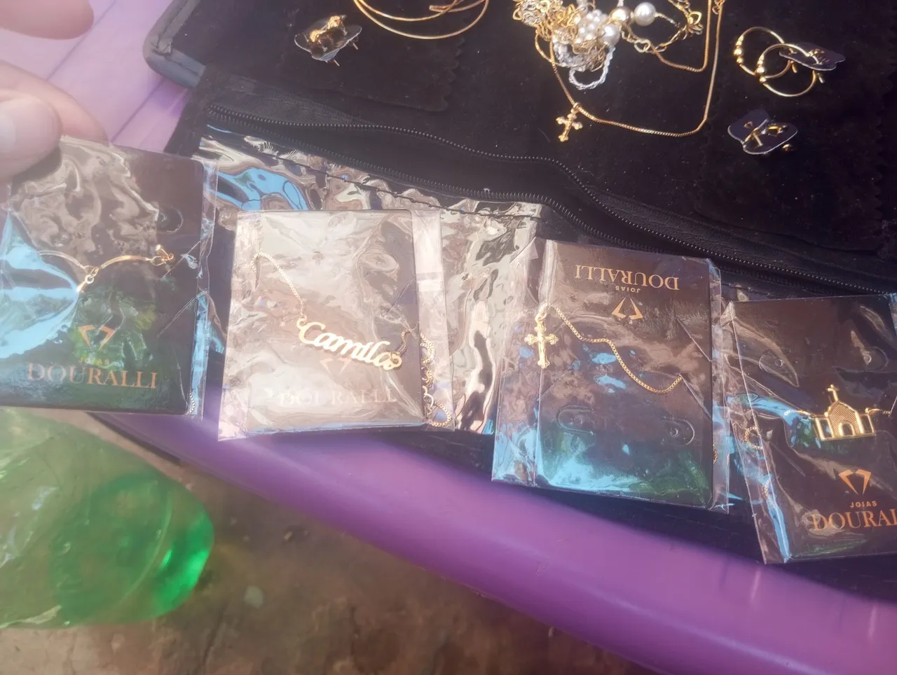 Conjunto de semijoias douradas - Colares e pulseira