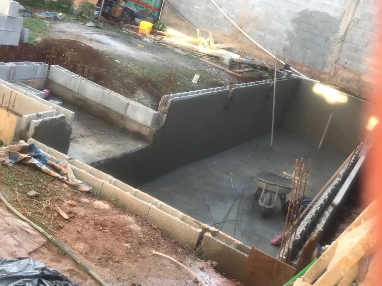 Pedreiro e eletricista 