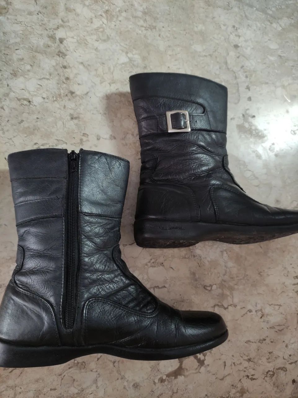 Botas de Couro Femininas - Conforto e Estilo - Foto 2