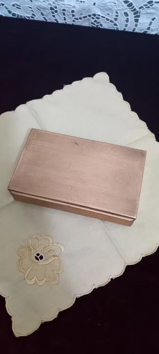 Antiga Caixa Porta Joias Metal e interior madeira - Foto 4