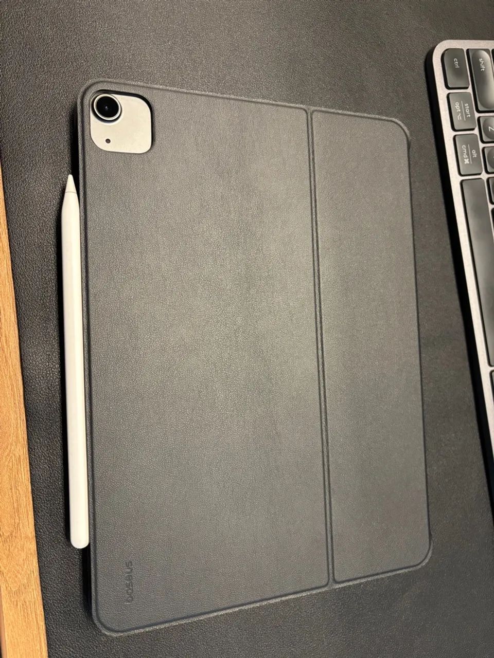 iPad Air M1 com capa e Apple Pencil