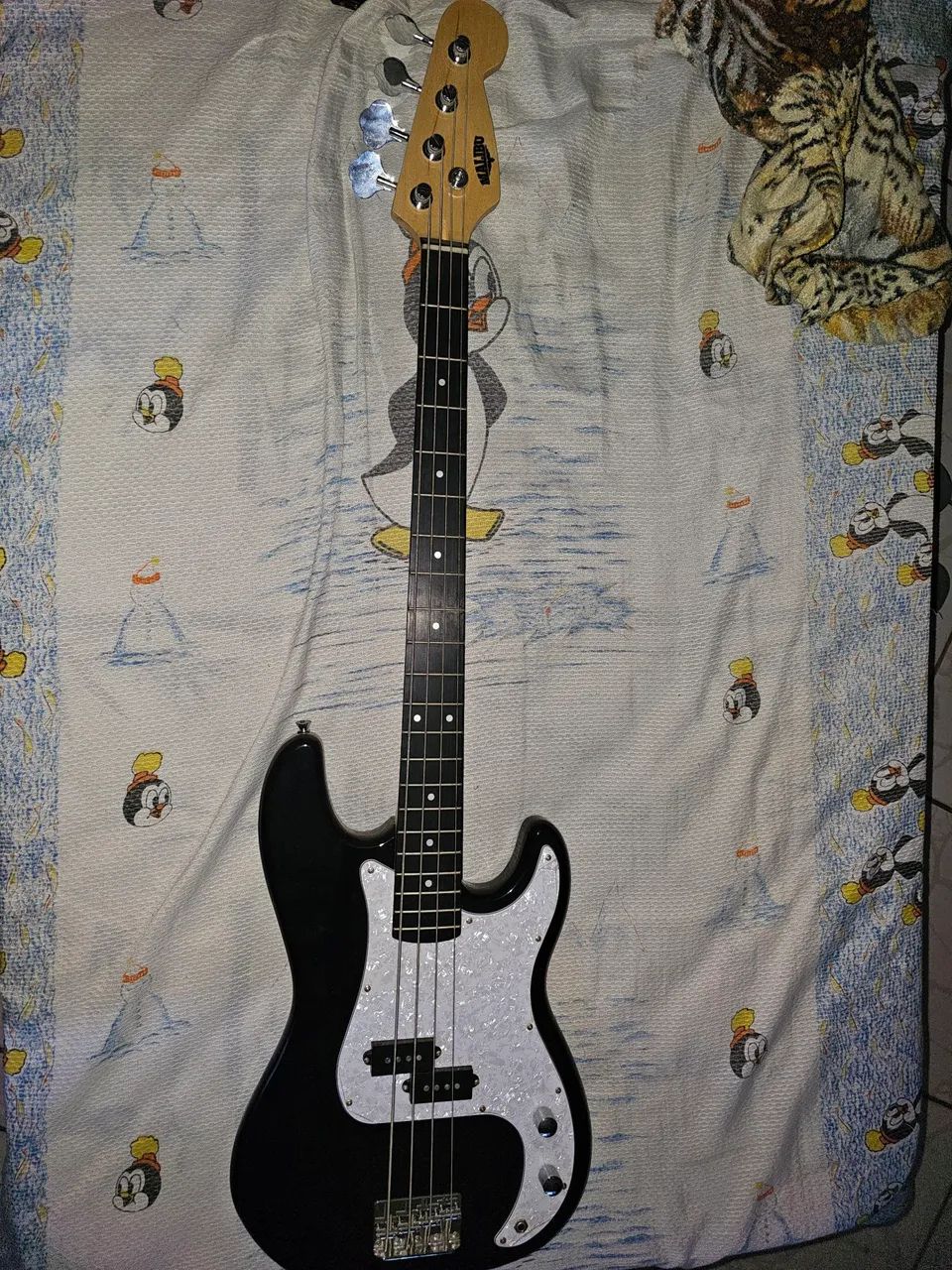 Baixo Elétrico Preto