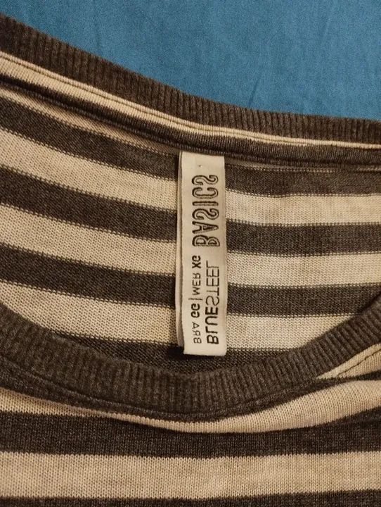 Camiseta listrada marrom e bege - Foto 3