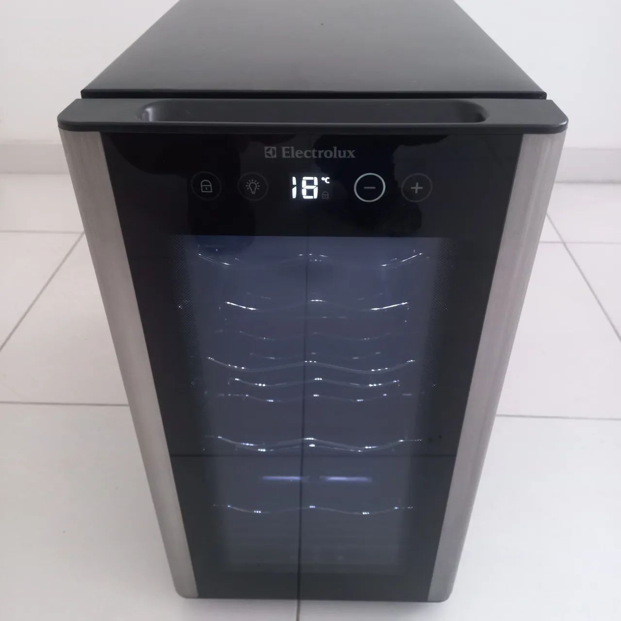 ADEGA CLIMATIZADA ELECTROLUX  - Foto 2