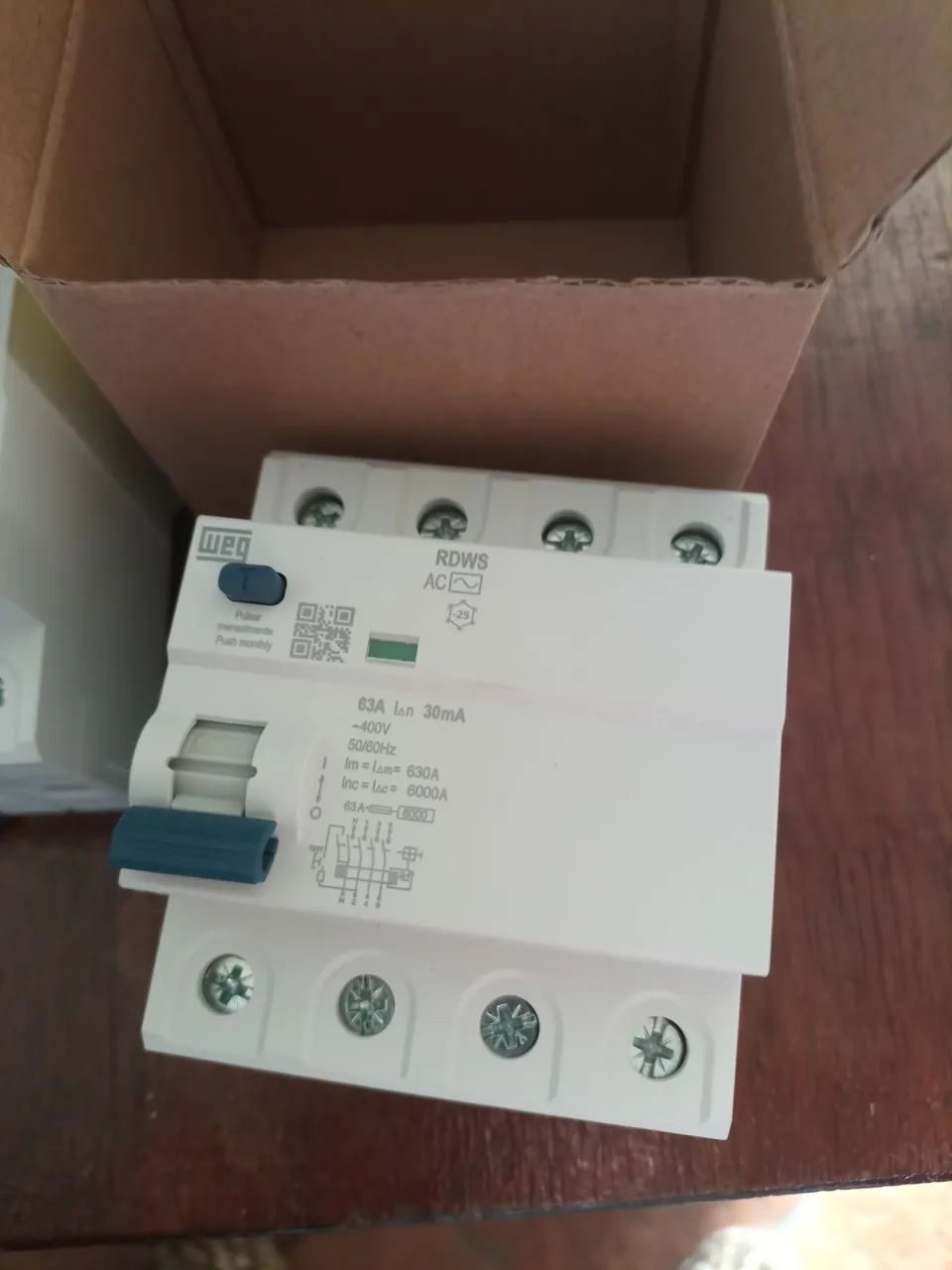 Disjuntor  Dr diferencial WEG 63A 30mA 4 polos - Foto 2
