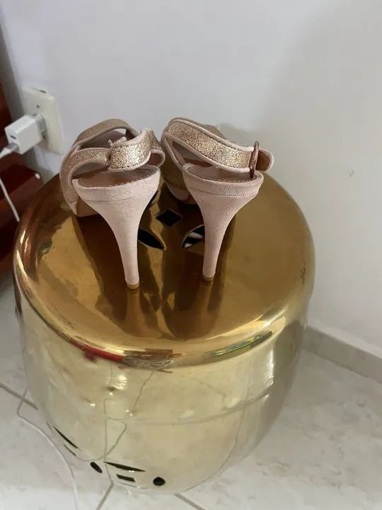 Uma sandalia marca Corello - Foto 2