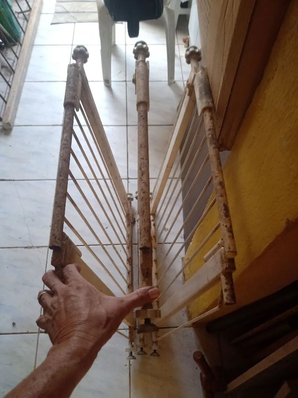 Vende se grades de proteção obs precisa pintar - Foto 5