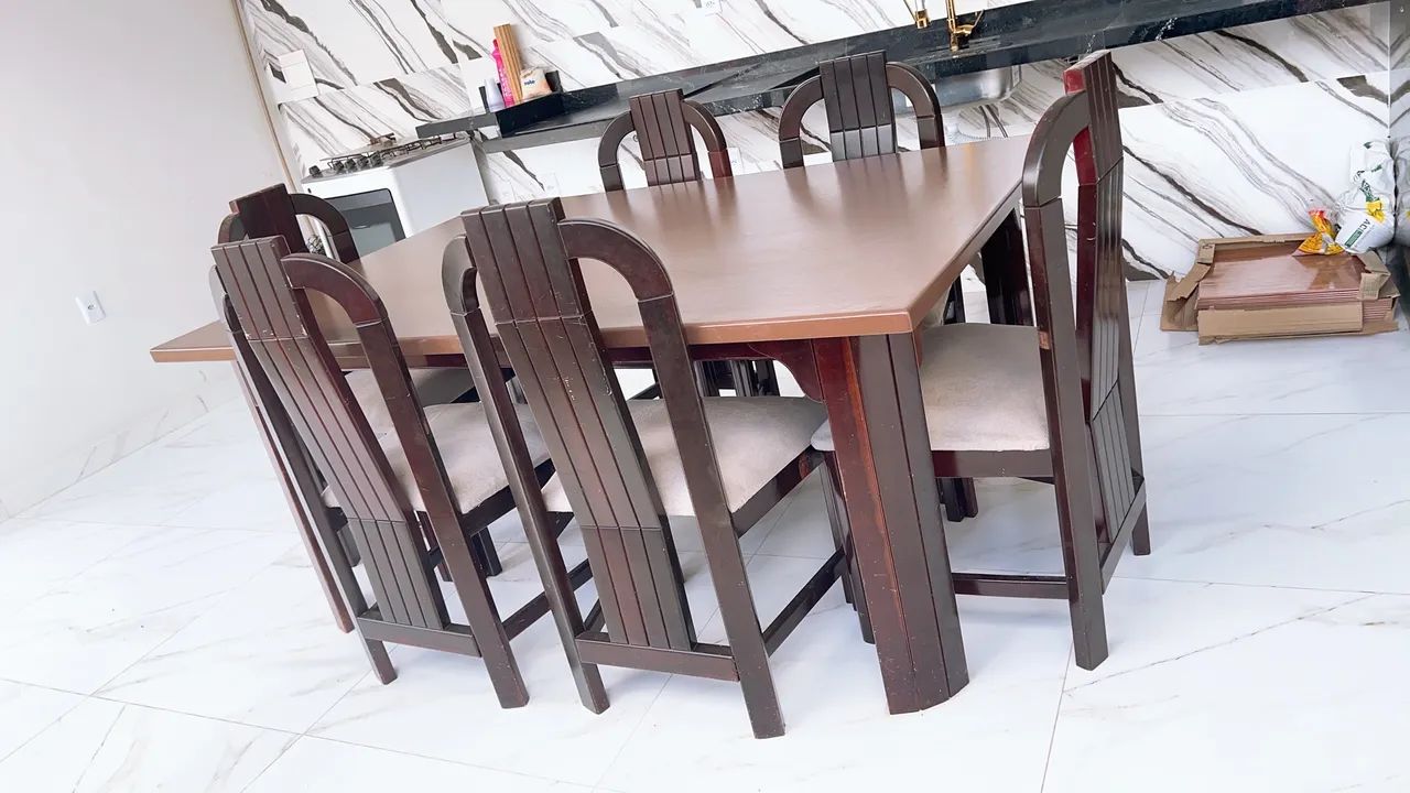 Mesa de Jantar de Madeira Maciça